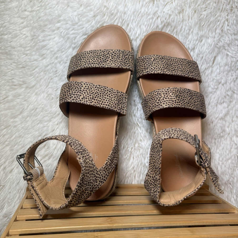Universal Thread Faux Suede Cheetah Print Sandals Womens Size 9 1/2
